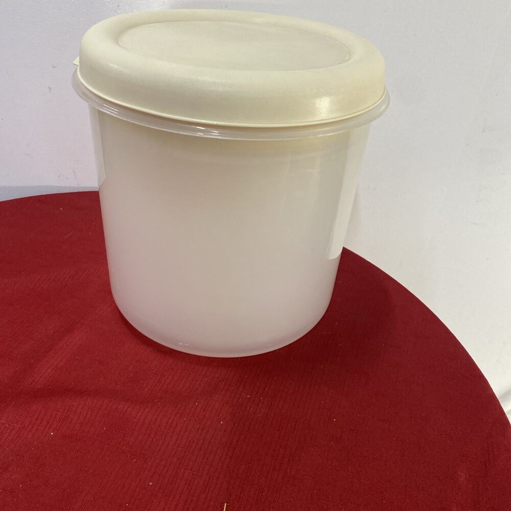 3- Nesting Pioneer Round Storage Containers Opaque w/Almond Lid 8,9,10” - Picture 12 of 15